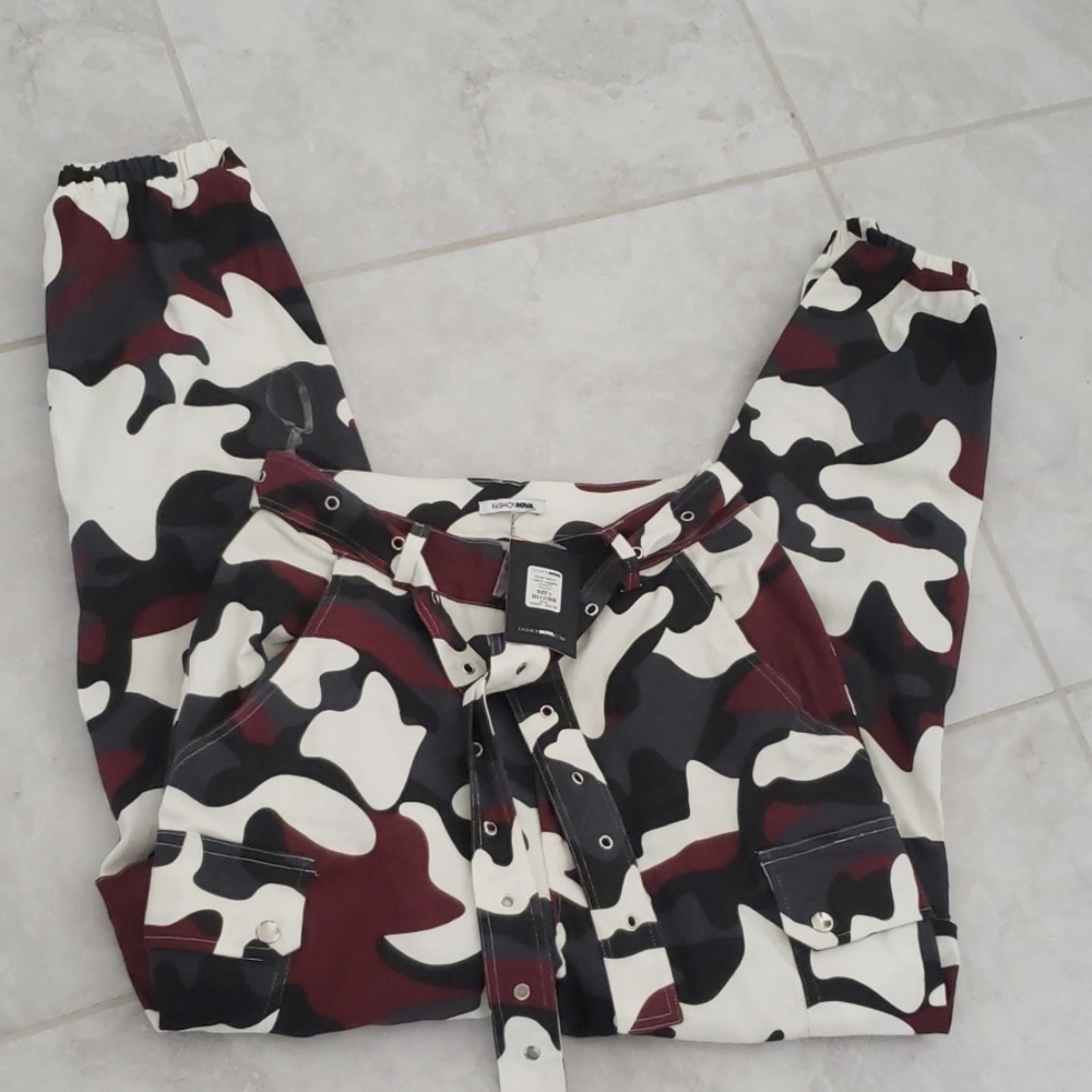 Fashion nova camo joggers NWT L